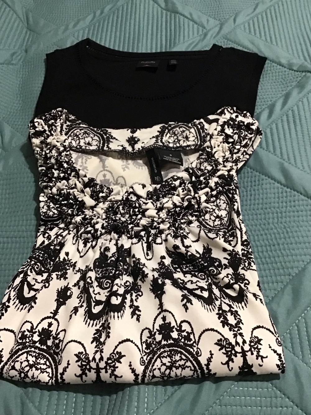 Black and White Patterned Women’s Top